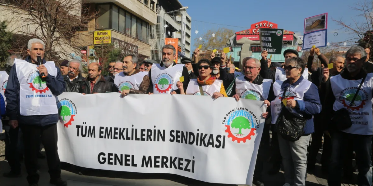 Emekliler Seyyanen Zam Talebiyle Eylem Yaptı