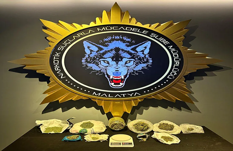 Sokak Satıcılarına Geçit Yok: 800 Gram Esrarla Yakalandı