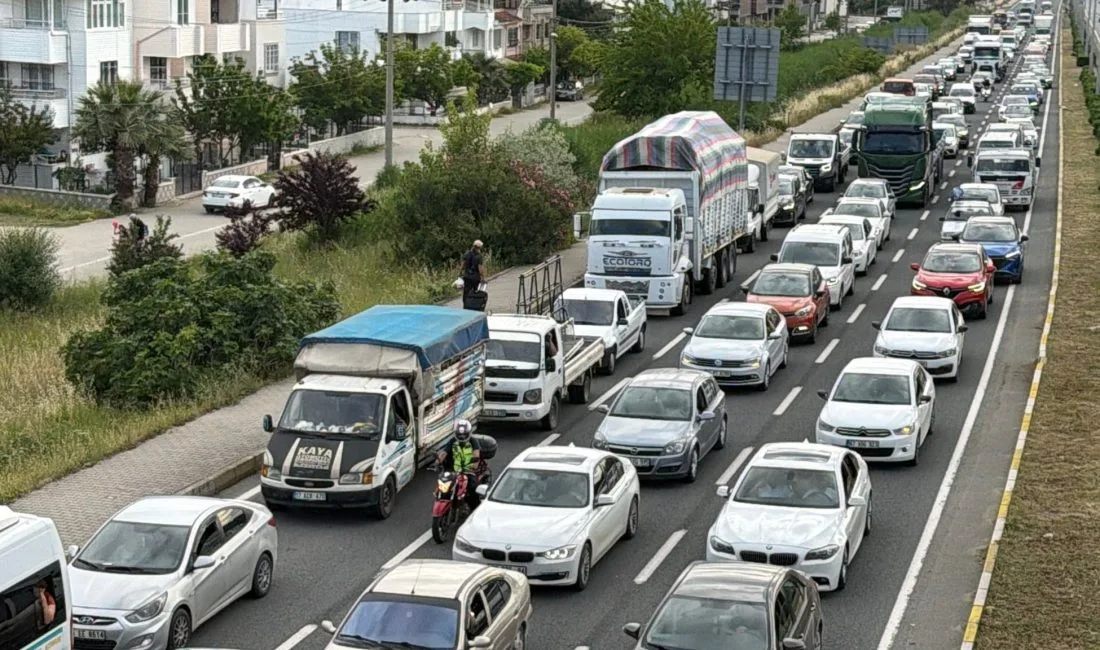 Tatil Göçü Yollarda Uzun Kuyruklar Oluşturdu