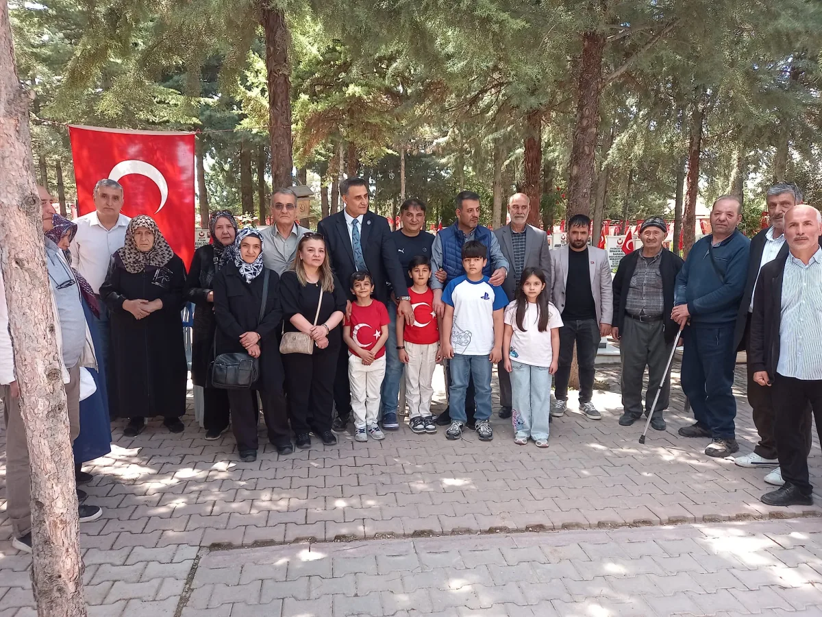 Şehit Aileleri Bayram Öncesi Şehitliklerde Buluştu