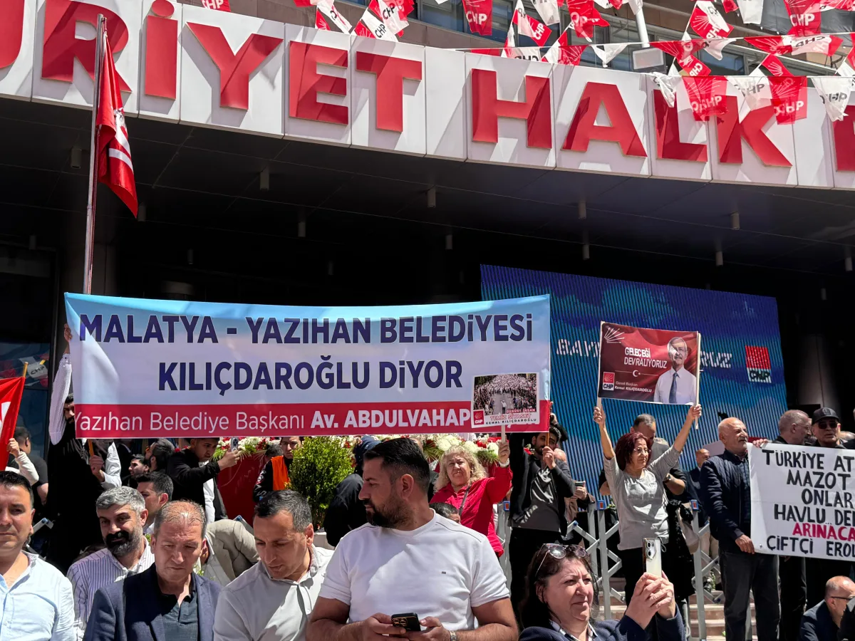 Yazıhan Halkı CHP Genel Merkezi Önünde