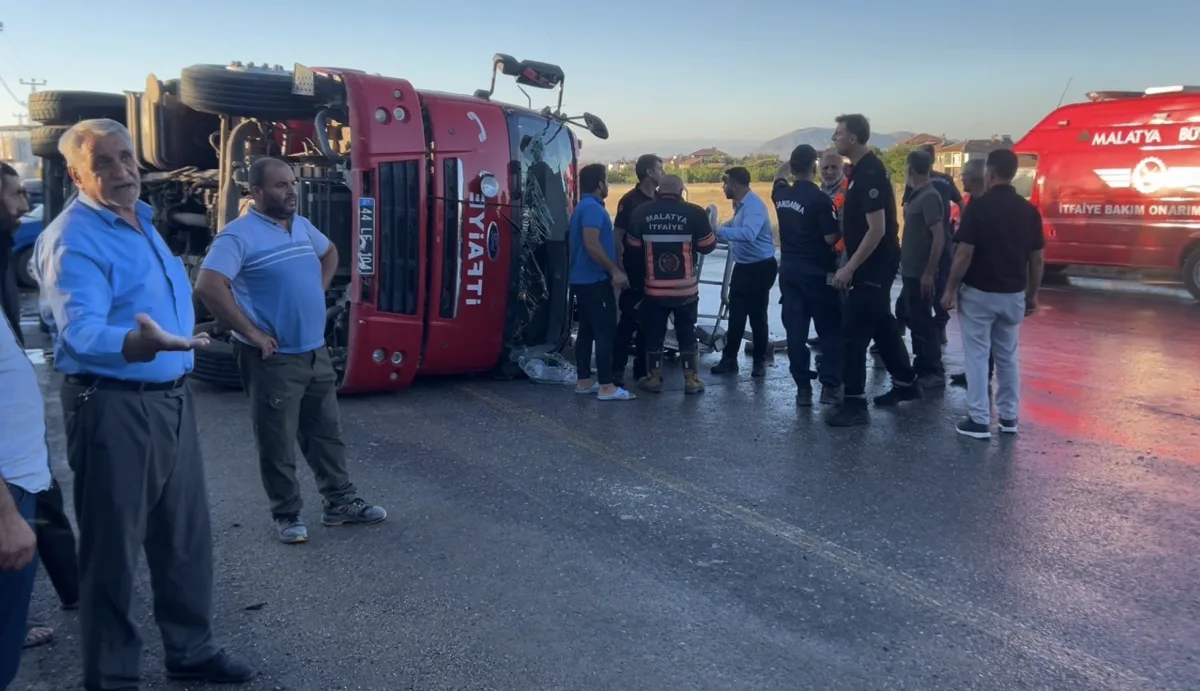 İtfaiye Aracı Kaza Yaptı, 3 Görevli Hastaneye Kaldırıldı