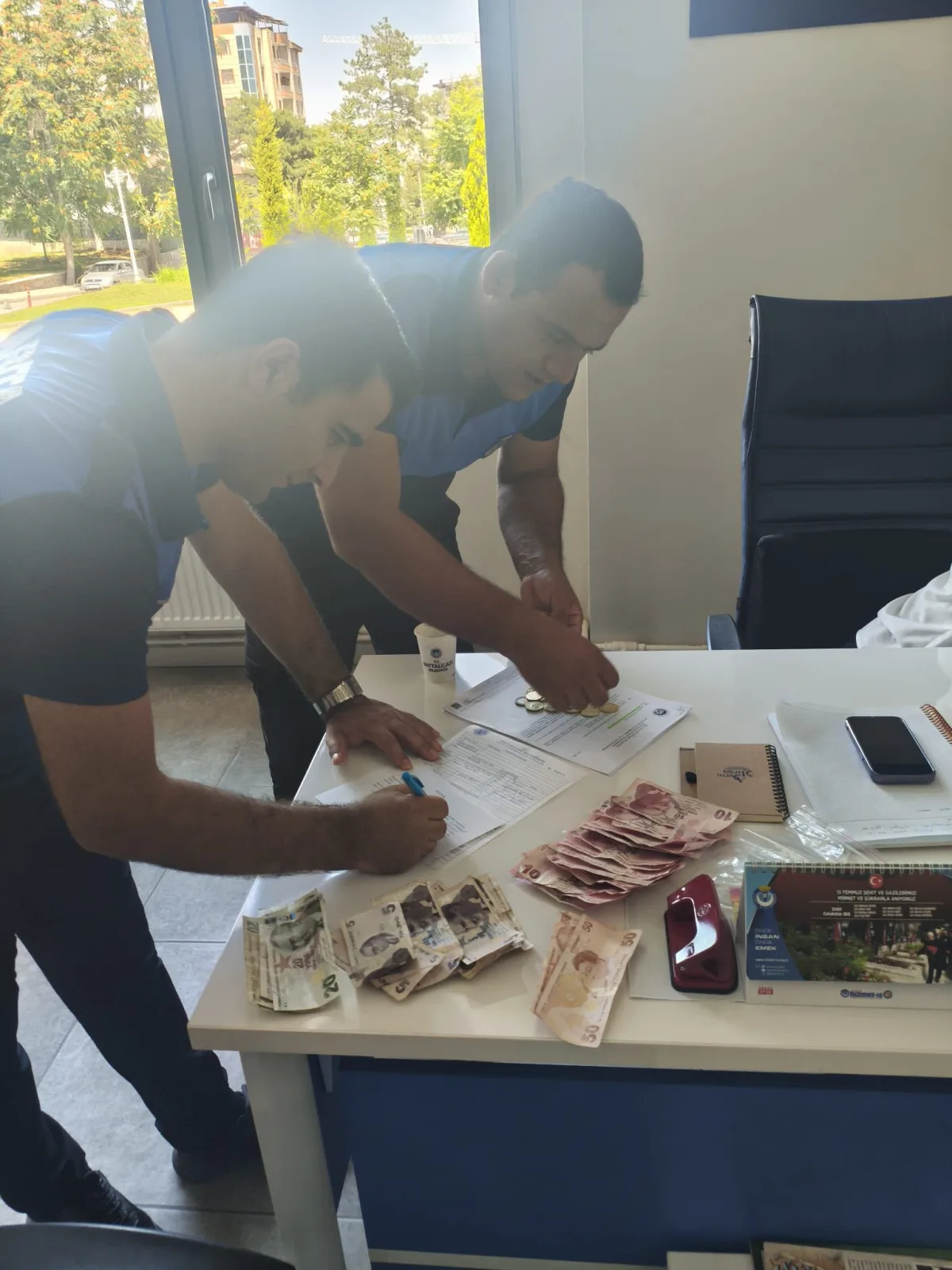 Hastane Önünde Dilencilik Operasyonu: 3 Kişi Yakalandı