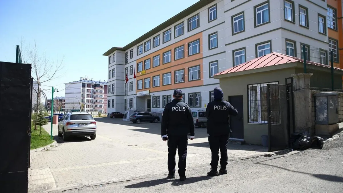 eb3f2914-okul-saldirilari-sonrasi-yeni-guvenlik-onerisi-30-bin