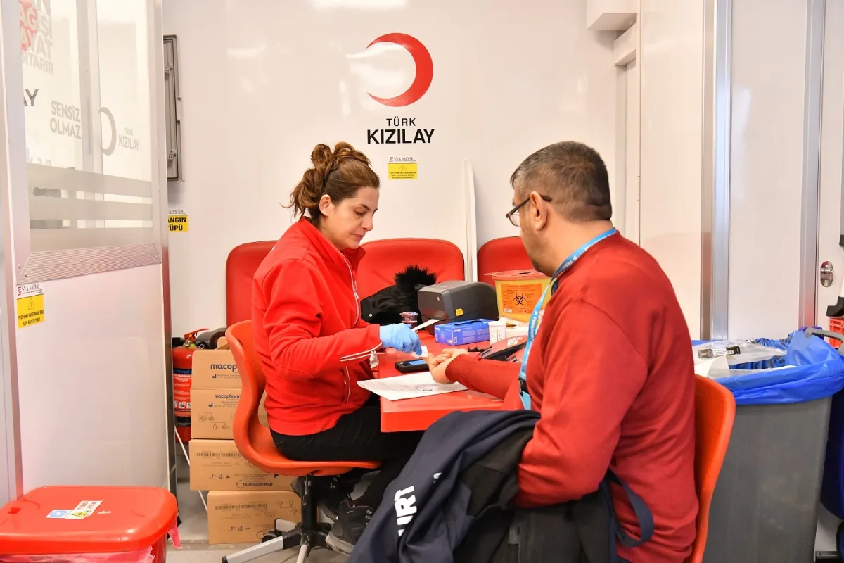 Yeşilyurt Belediyesi Personelinden Kızılay’a Anlamlı Destek!