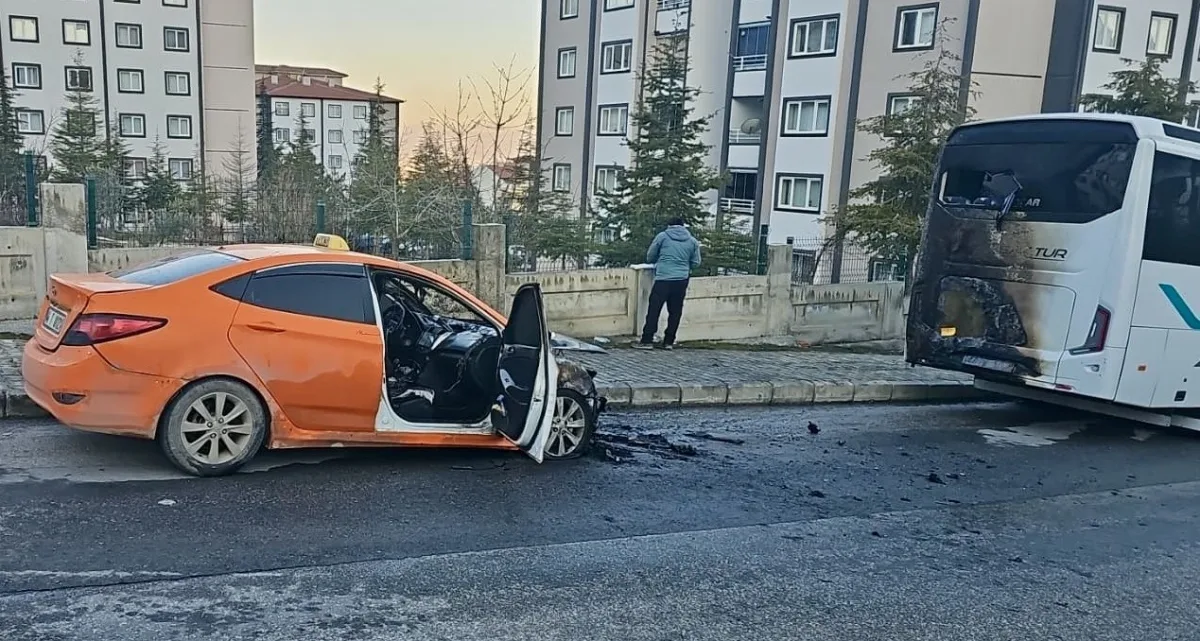 Malatya’da Sabah Saatlerinde İki Araçta Yangın