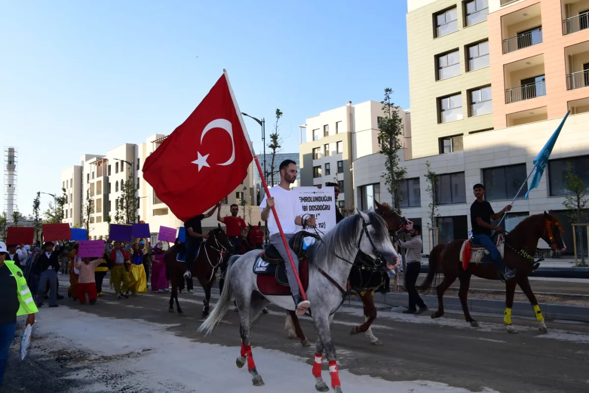 Kayısı Festivali'nde Coşku Kortej Yürüyüşüyle Zirveye Taşındı