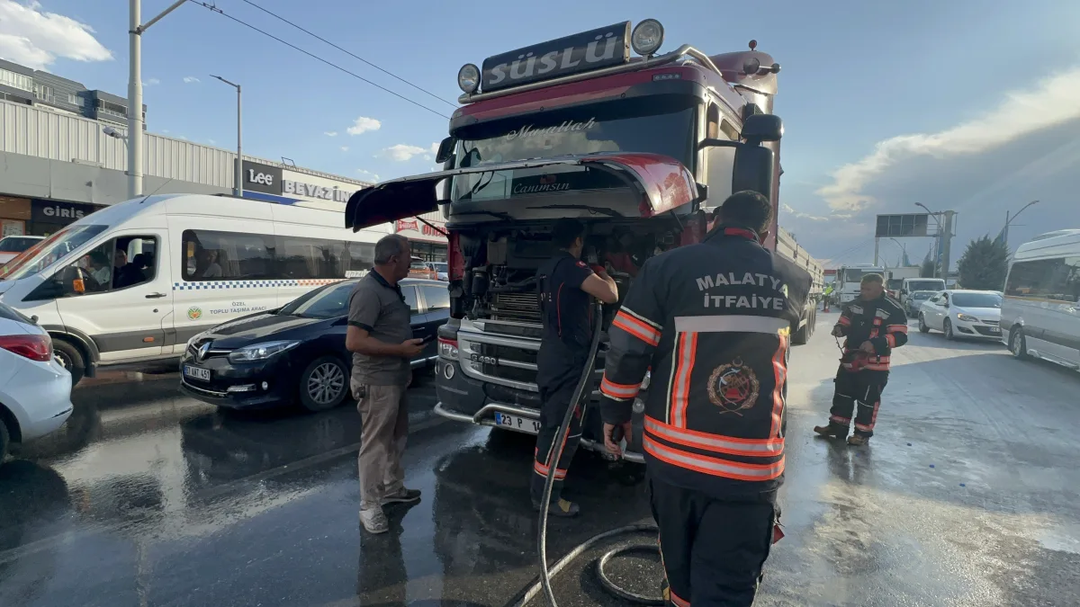 Çevreyolu'nda Facianın Eşiğinden Dönüldü: Tır Yandı