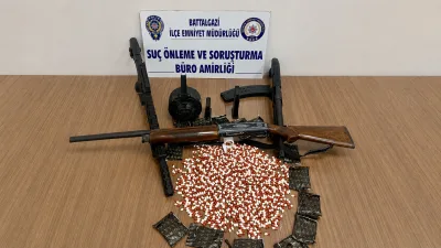 Islak Mendil Görünümlü Paketlerden Uyuşturucu Çıktı: 817 Hap